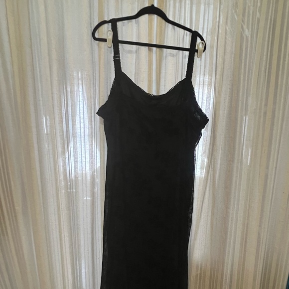 Cider curve black mesh floral mermaid maxi - Picture 6 of 6